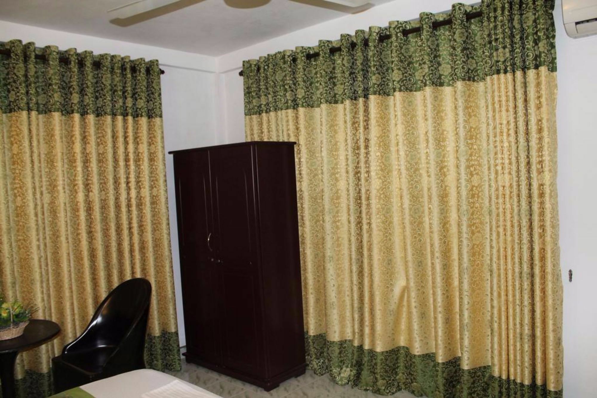 Oak Wood Inn Kandy Bagian luar foto