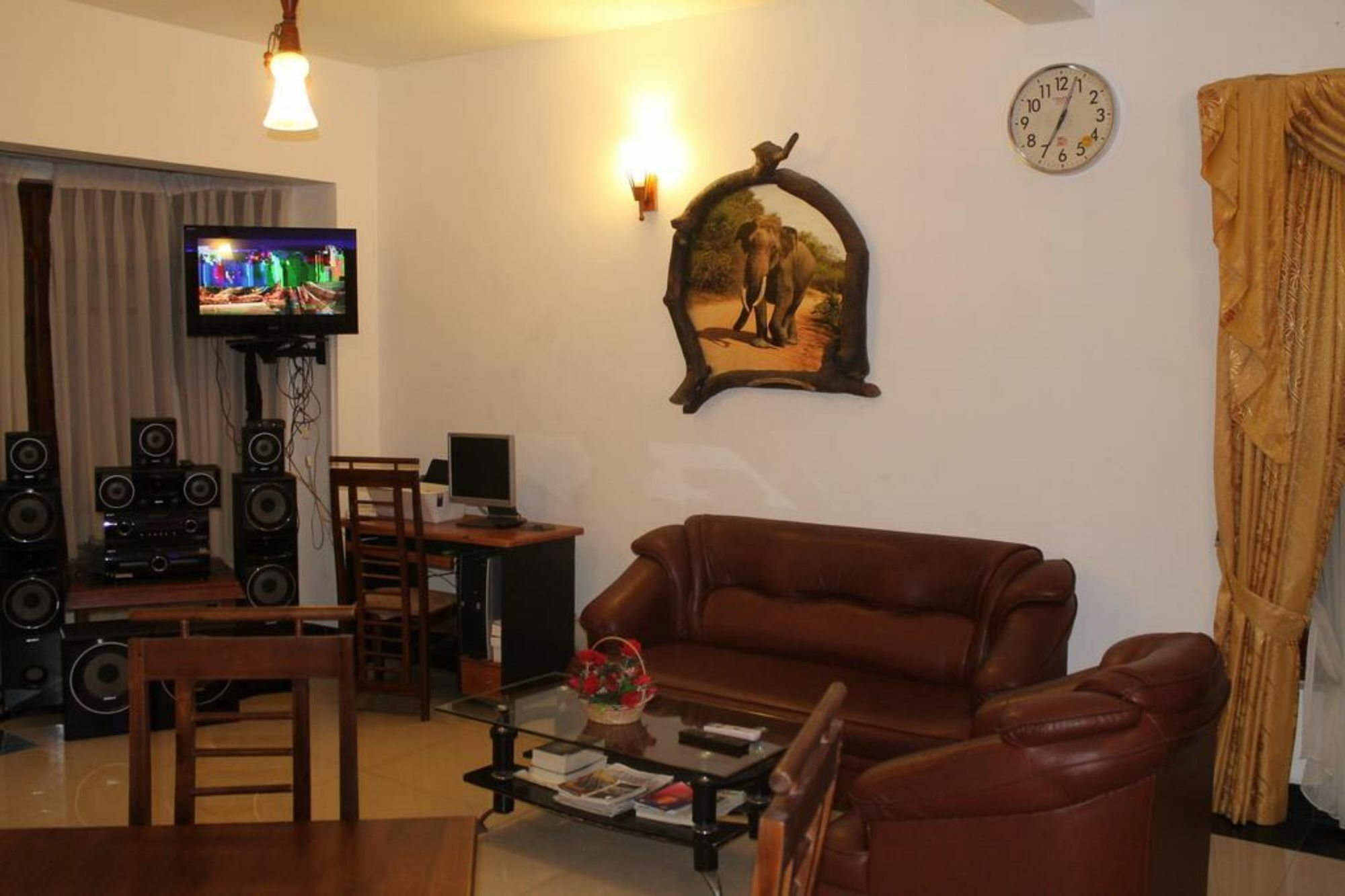 Oak Wood Inn Kandy Bagian luar foto