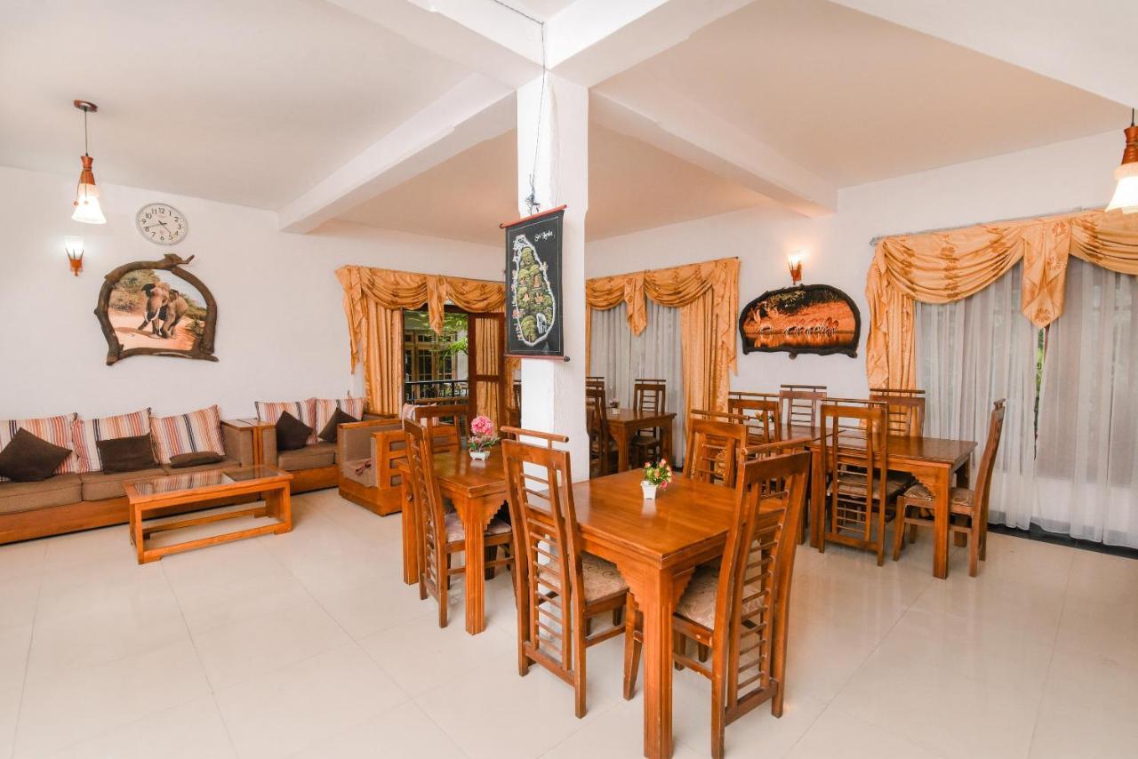 Oak Wood Inn Kandy Bagian luar foto