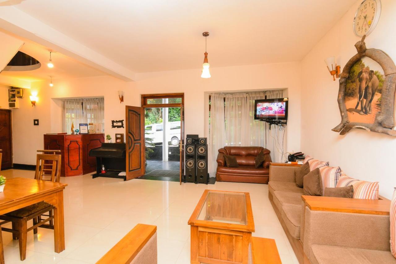 Oak Wood Inn Kandy Bagian luar foto