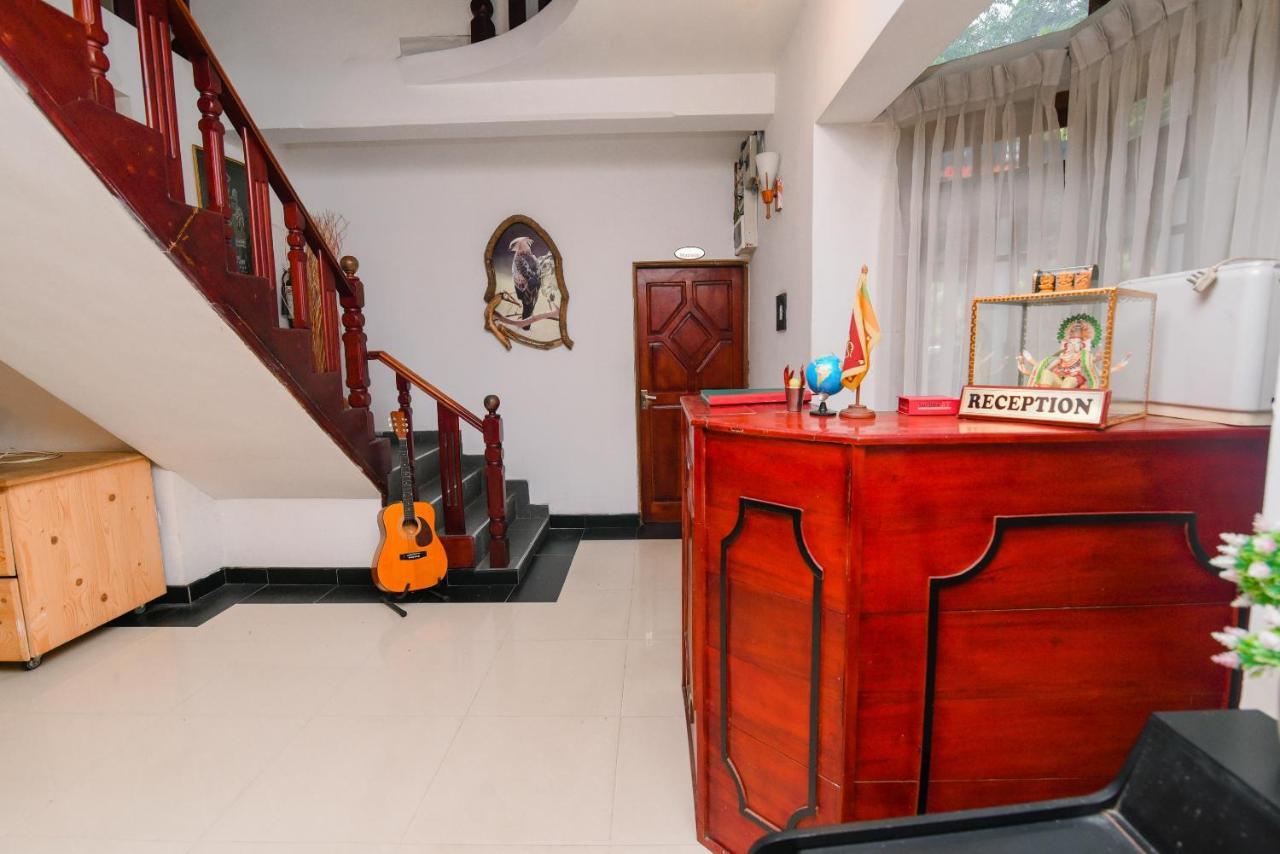 Oak Wood Inn Kandy Bagian luar foto