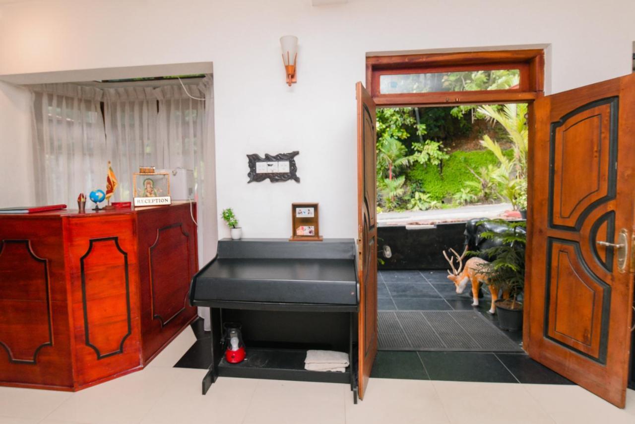 Oak Wood Inn Kandy Bagian luar foto